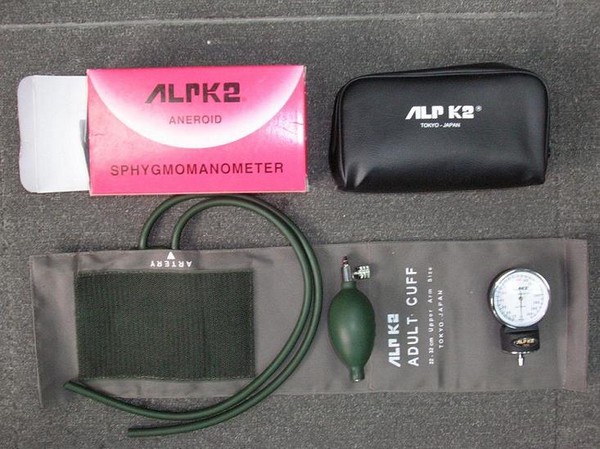 Chi tiết máy đo huyết áp cơ ALPK2